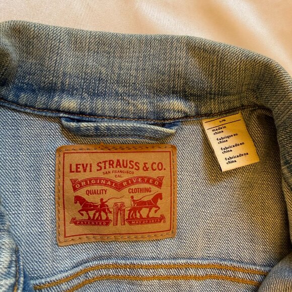 Levi's Women's Denim Jacket Size Large EUC - Picture 7 of 11
